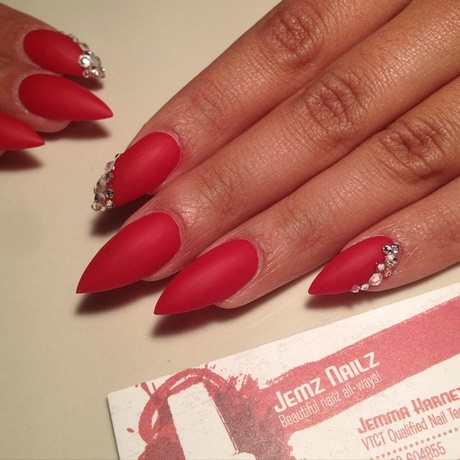 red-matte-pointy-nails-49_18 Roșu mat unghiile ascuțite