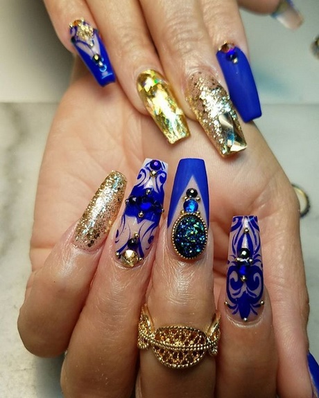royal-blue-and-gold-nail-designs-29_17 Modele de unghii albastre și aurii Regale