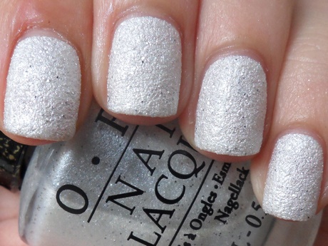 silver-white-nail-polish-04_19 Lac de unghii alb argintiu