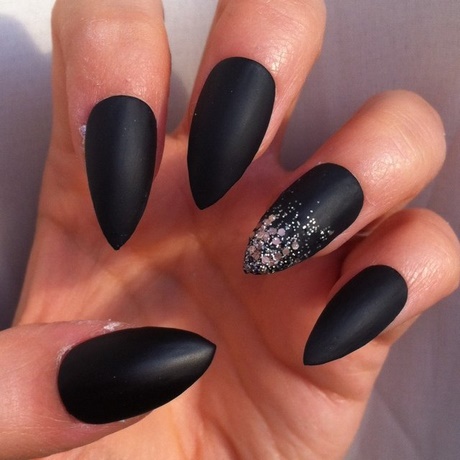 stiletto-matte-black-nails-10_13 Stiletto Unghii negre mat