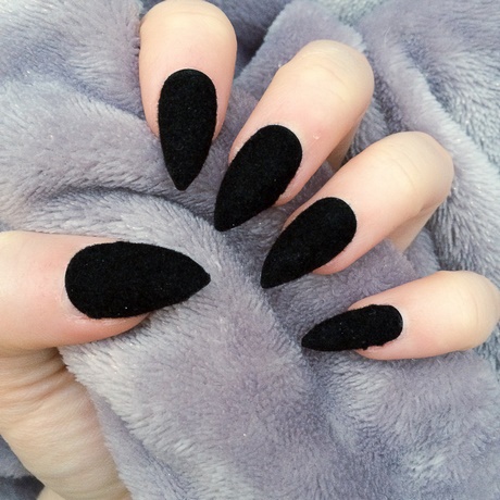 stiletto-matte-black-nails-10_15 Stiletto Unghii negre mat