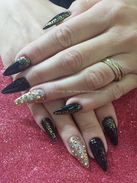 stiletto-nails-black-and-gold-67_14 Stiletto Cuie negru și auriu