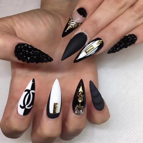 stiletto-nails-black-and-gold-67_15 Stiletto Cuie negru și auriu