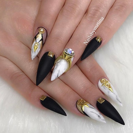 stiletto-nails-black-and-gold-67_18 Stiletto Cuie negru și auriu