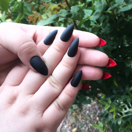 stiletto-nails-black-and-red-59_8 Stiletto Cuie negru și roșu
