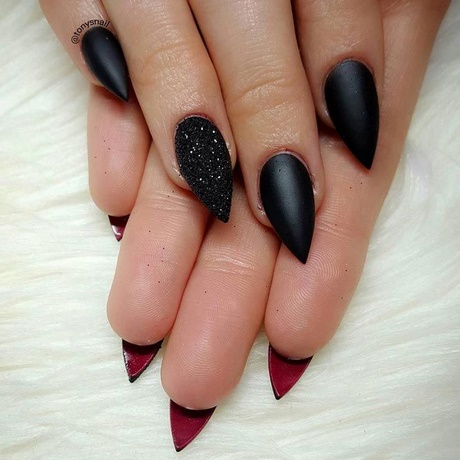 very-short-stiletto-nails-09_14 Unghii stiletto foarte scurte