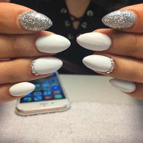 white-and-silver-nails-38 Unghii albe și argintii