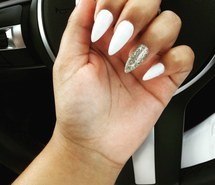 white-pointed-acrylic-nails-53_4 Unghii acrilice albe