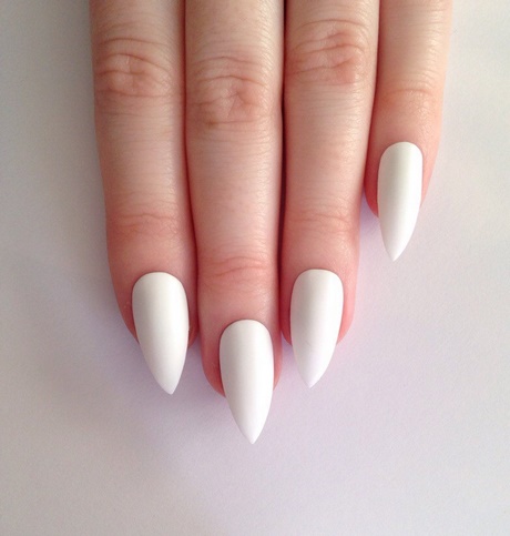 white-pointed-acrylic-nails-53_5 Unghii acrilice albe