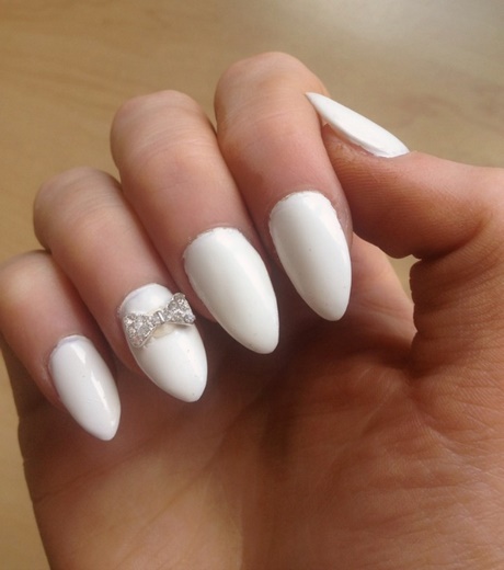 white-pointed-acrylic-nails-53_9 Unghii acrilice albe