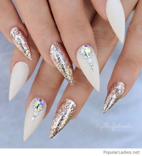 white-pointy-acrylic-nails-32_19 Unghii acrilice albe ascuțite