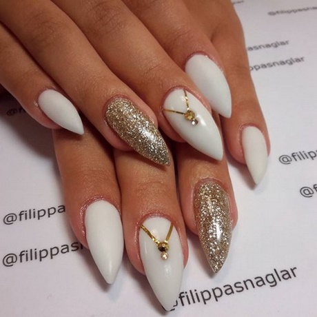white-pointy-nail-designs-62_13 Modele albe de unghii ascuțite