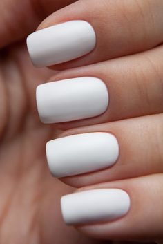 white-polish-nails-34_12 Unghii albe poloneze