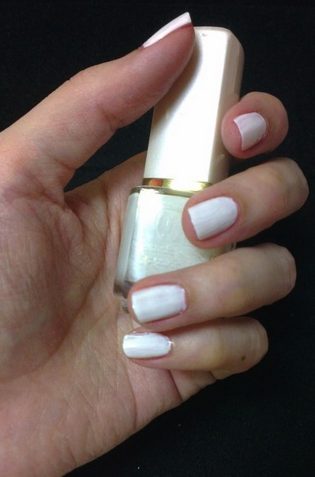 white-polish-nails-34_2 Unghii albe poloneze