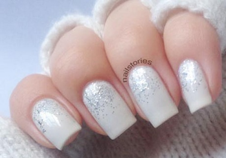 white-polish-nails-34_7 Unghii albe poloneze