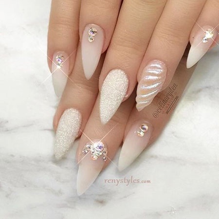 white-stiletto-nail-designs-70_11 Modele de unghii stiletto albe