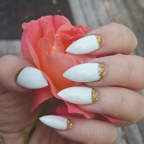 white-stiletto-nail-designs-70_8 Modele de unghii stiletto albe