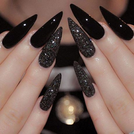 black-sparkly-nails-04_12 Unghii negre sclipitoare