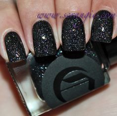 black-sparkly-nails-04_15 Unghii negre sclipitoare