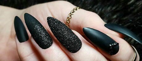 black-sparkly-nails-04_16 Unghii negre sclipitoare
