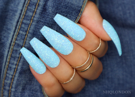blue-and-glitter-nails-43 Unghii albastre și sclipici