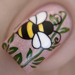 bumble-bee-nails-designs-20_11 Bumble Bee cuie modele
