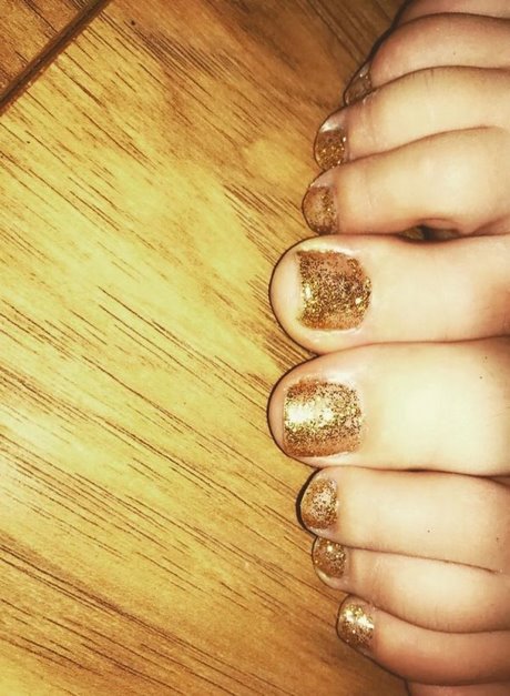 glitter-toe-nails-60_15 Glitter toe cuie