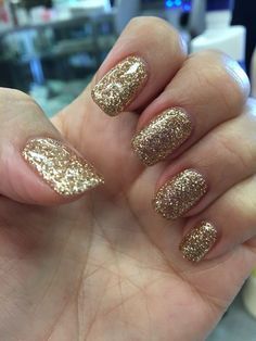 gold-glitter-manicure-01_13 Manichiura cu sclipici de aur
