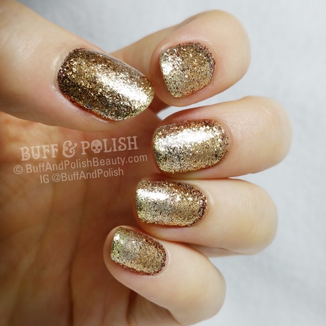 gold-glitter-manicure-01_3 Manichiura cu sclipici de aur