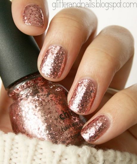 gold-glitter-manicure-01_4 Manichiura cu sclipici de aur