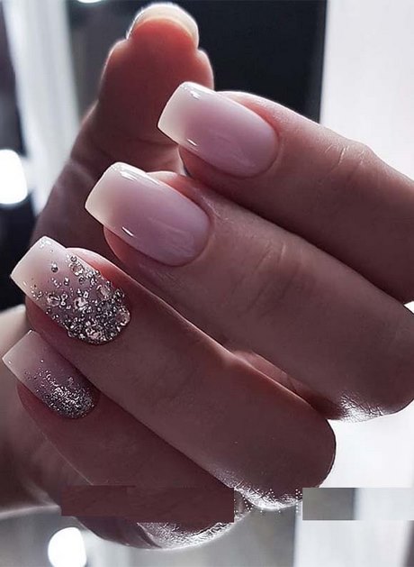 light-pink-nails-with-glitter-77 Unghii roz deschis cu sclipici