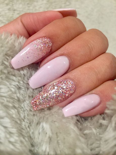 light-pink-nails-with-glitter-77_5 Unghii roz deschis cu sclipici
