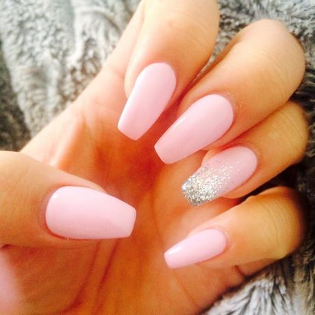 light-pink-nails-with-glitter-77_8 Unghii roz deschis cu sclipici