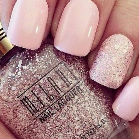 light-pink-nails-with-glitter-77_9 Unghii roz deschis cu sclipici