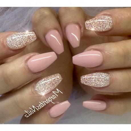 light-pink-with-glitter-nails-77_16 Roz deschis cu unghii sclipitoare