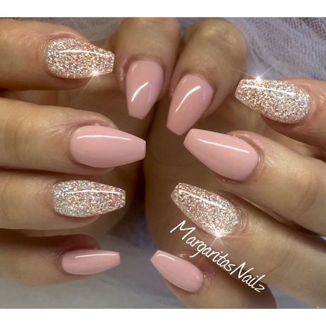 light-pink-with-glitter-nails-77_9 Roz deschis cu unghii sclipitoare