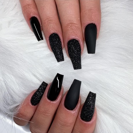 matte-black-nails-with-glitter-55_11 Unghii negre mat cu sclipici