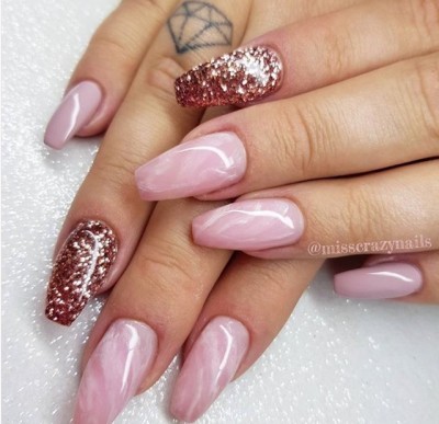 pink-and-glitter-nail-designs-41_11 Modele de unghii roz și sclipici