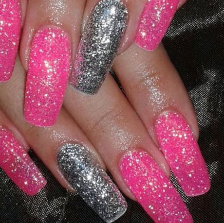 pink-and-silver-glitter-nails-84_12 Roz și argint unghii sclipici