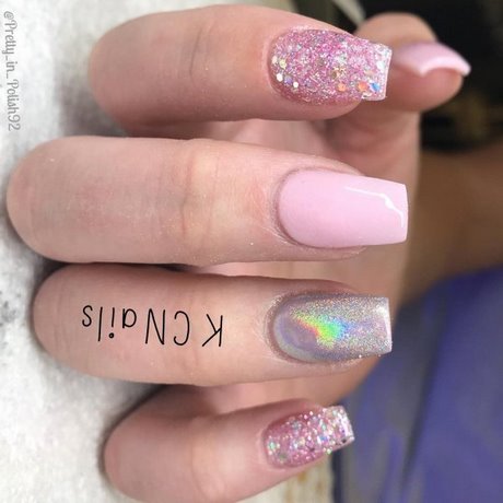 pink-and-silver-glitter-nails-84_17 Roz și argint unghii sclipici