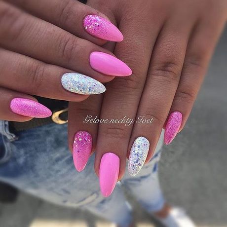pink-and-white-glitter-nails-72_11 Roz și alb sclipici Unghii