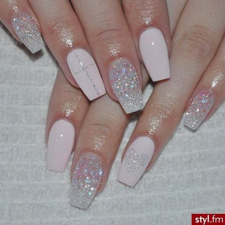 pink-and-white-glitter-nails-72_17 Roz și alb sclipici Unghii