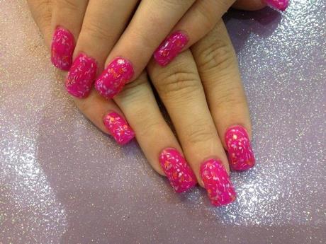 pink-glitter-acrylic-nail-designs-75_10 Modele de unghii acrilice cu sclipici roz