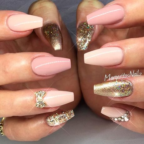 pink-nails-with-gold-glitter-83_18 Unghii roz cu sclipici de aur