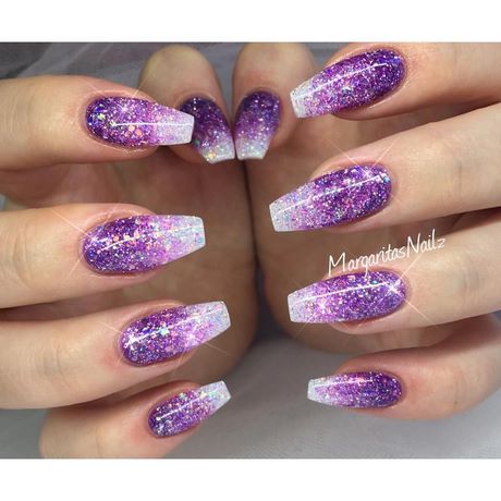 Violet sclipici nail art