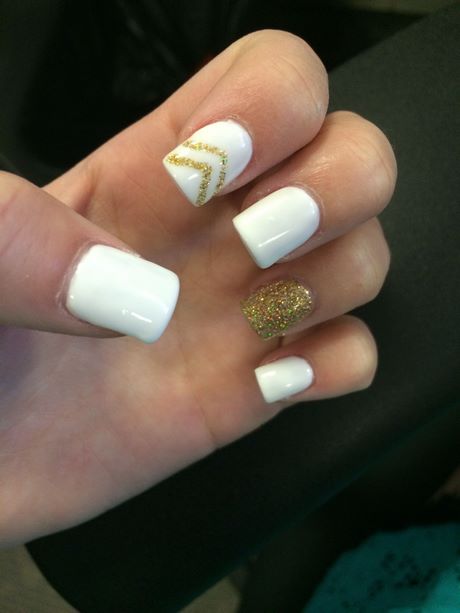 white-and-gold-acrylic-nail-designs-96_4 Modele de unghii acrilice albe și aurii