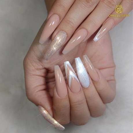 white-and-gold-glitter-nails-64_12 Unghii cu sclipici albe și aurii
