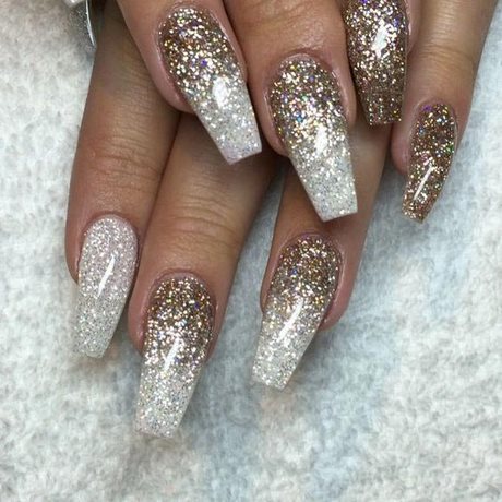 white-and-gold-glitter-nails-64_17 Unghii cu sclipici albe și aurii
