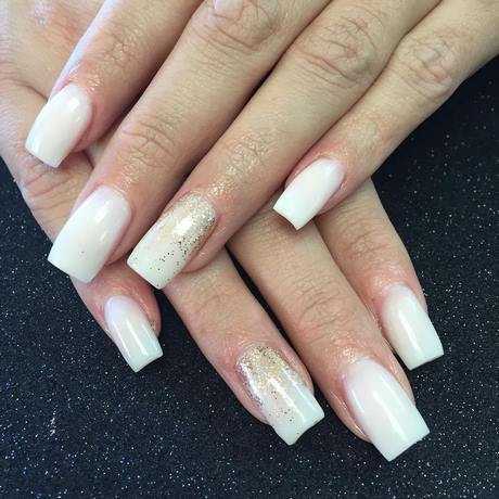 white-and-gold-glitter-nails-64_20 Unghii cu sclipici albe și aurii