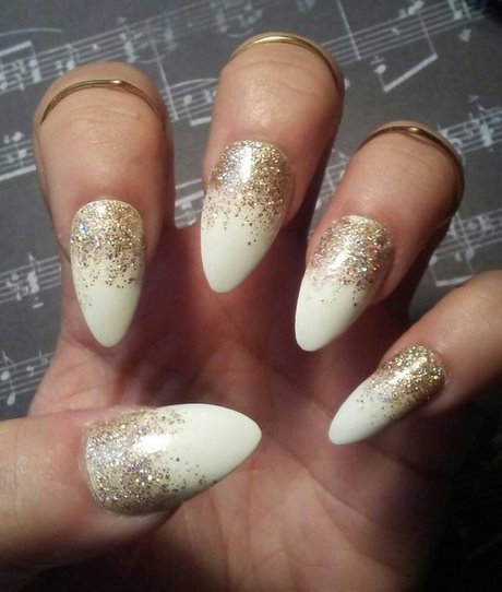 white-and-gold-glitter-nails-64_6 Unghii cu sclipici albe și aurii